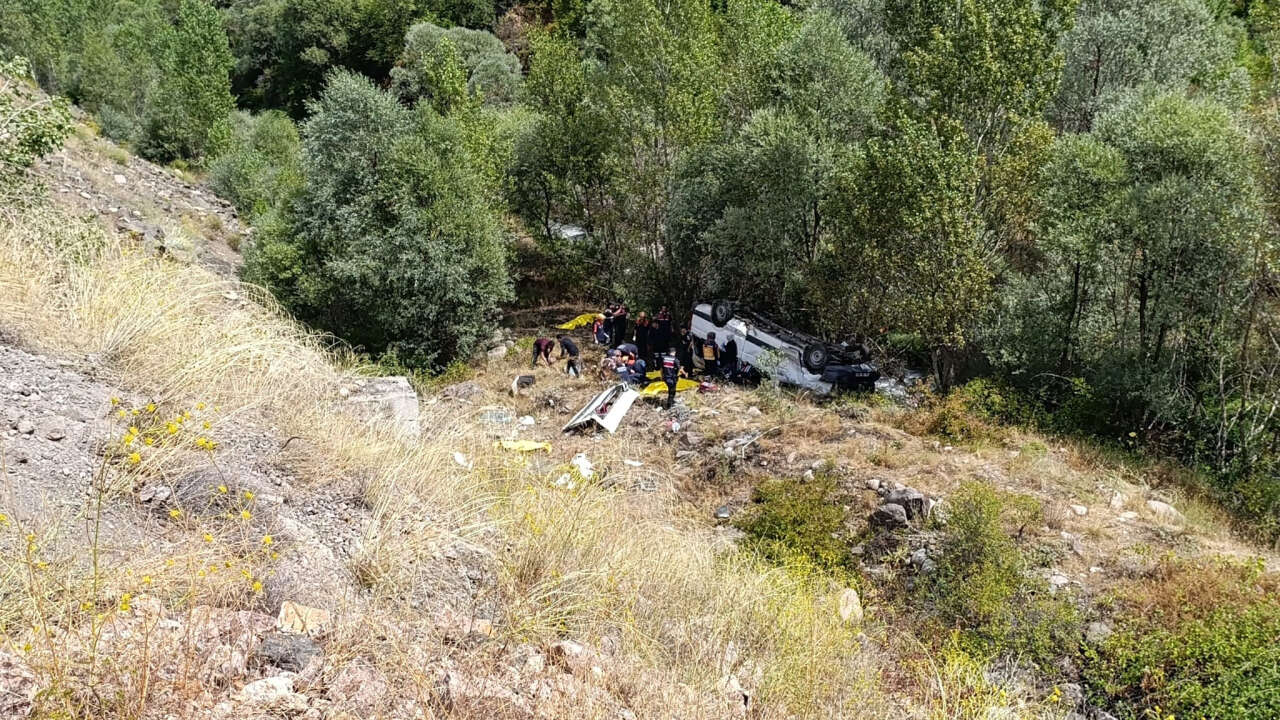 Yolcu minibüsü faciasında ölen 4 kişinin kimliği belli oldu 11